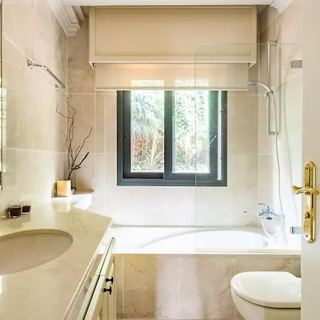 Casa De Lujo Junto Al Club Golf 빌라 *